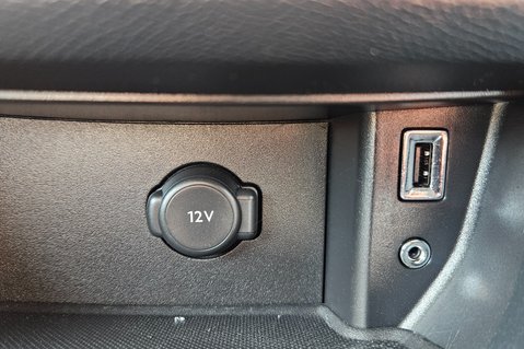 Peugeot 308 PURETECH ALLURE LAST OWNER SINCE 2017..7 SERVICES..SAT NAV.. £35 TAX.. 21