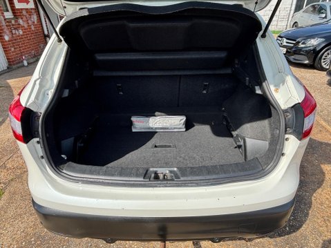 Nissan Qashqai 1.6 dCi n-tec+ 2WD Euro 5 (s/s) 5dr 9