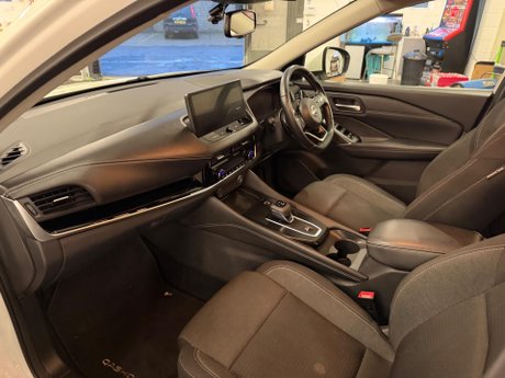 Nissan Qashqai 1.3 DIG-T MHEV N-Connecta XTRON Euro 6 (s/s) 5dr 32