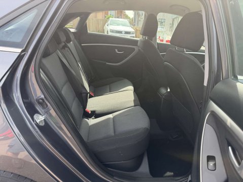 Hyundai i30 1.6 i30 SE Nav Blue Drive CRDi 5dr 16