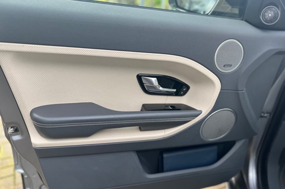 Land Rover Range Rover Evoque 2.2 SD4 DYNAMIC AUTO 32