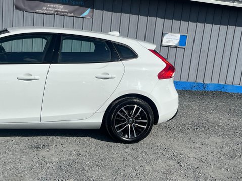 Volvo V40 2.0 T2 GPF Momentum Nav Plus Euro 6 (s/s) 5dr 17