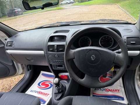 Renault Clio 1.6 Clio Dynamique 16v 3dr 10