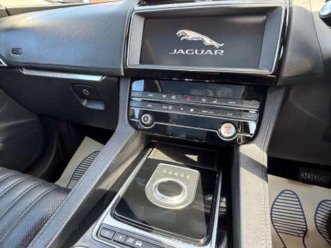 Jaguar F-Pace 2.0 D240 Portfolio SUV 5dr Diesel Auto AWD Euro 6 (s/s) (240 ps) 58