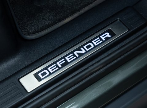 Land Rover Defender 110 OCTA EDITION ONE 32