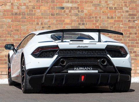 Lamborghini Huracan LP640-4 Performante 3