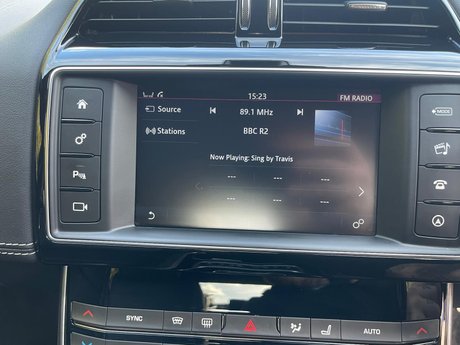 Jaguar XE 2.0i R-Sport Saloon 4dr Petrol Auto Euro 6 (s/s) (200 ps) 46