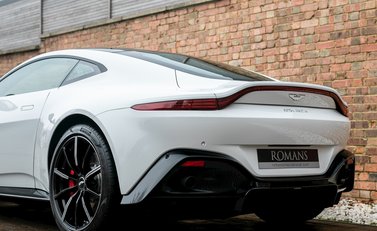 Aston Martin V8 Vantage 24