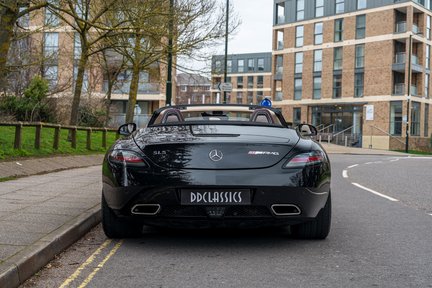 Mercedes-Benz SLS AMG GT ROADSTER- I OF ONLY 2 UK Cars 6