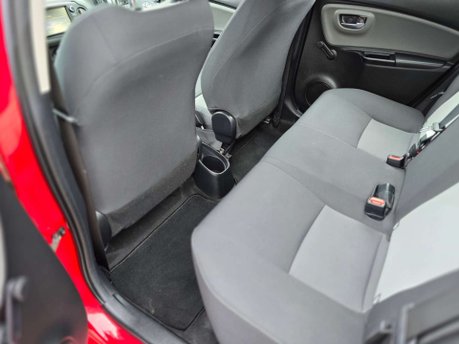 Toyota Yaris 1.5 VVT-i Icon Hatchback 5dr Petrol CVT Euro 6 (111 ps) 31