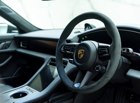 Porsche Taycan Turbo S 9