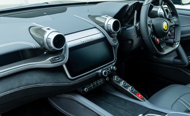 Ferrari GTC4 Lusso V12 17