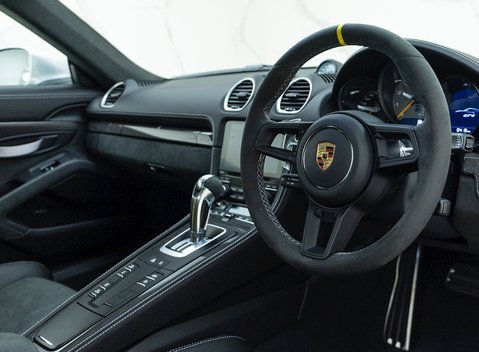 Porsche 718 Cayman GT4 9