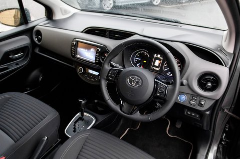 Toyota Yaris VVT-I ICON 4