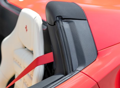 Ferrari 488 Spider 22