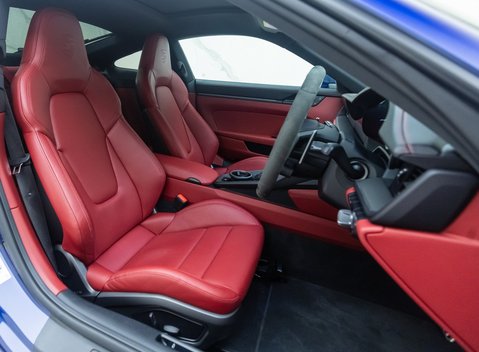 Porsche 911 Carrera GTS (992) 12