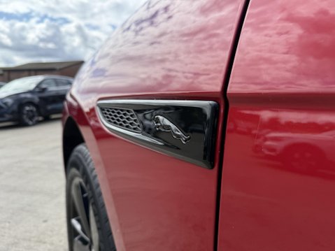 Jaguar F-Pace 2.0 D200 MHEV R-Dynamic Black SUV 5dr Diesel Auto AWD Euro 6 (s/s) (204 ps) 55