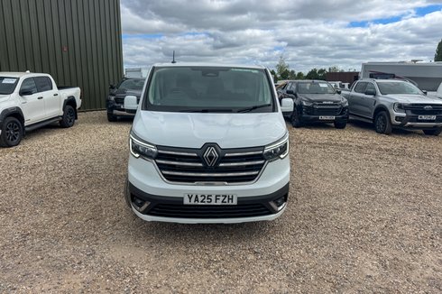 Renault Trafic AUTO SWB L1H1 Low Roof LL31 Air Con Alloys Cruise Nav EURO 6