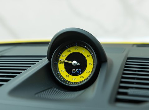 Porsche 911 GT3 TOURING (992) 18