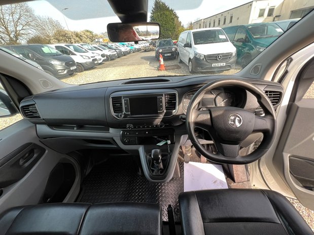 Vauxhall Vivaro LWB L2H1 Low Roof Sportive 2900 Air Con Sensors EURO 6 NO VAT 27