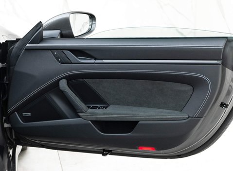 Porsche 911 Targa 4 GTS (992) 16