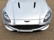 Aston Martin DBX V8 21