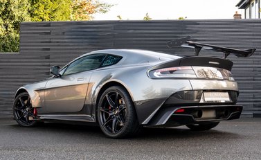 Aston Martin Vantage GT8 4