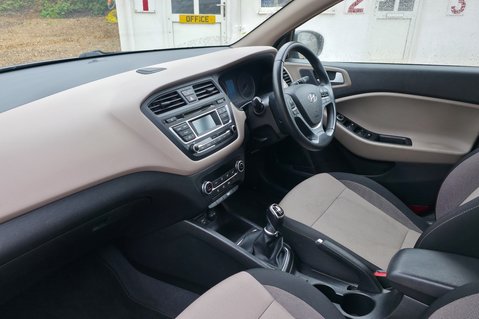Hyundai i20 1.4 GDI PREMIUM LOOK! ONLY 26000 MILES! STUNNING CAR! 17