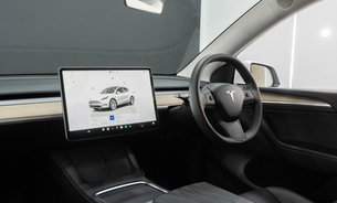 Tesla Model Y LONG RANGE AWD Now with GROK AI 1 Owner Comfort Suspension Pano roof VAT Q 14