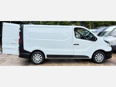 Renault Trafic 1.6 dCi ENERGY 27 Business Panel Van 5dr Diesel Manual SWB Standard Roof Eu 22