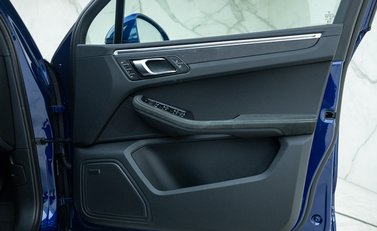 Porsche Macan GTS 18