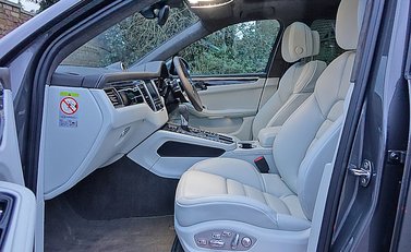 Porsche Macan Turbo 9