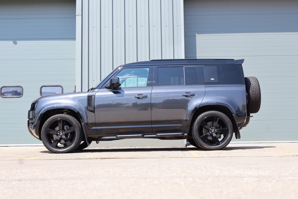 Land Rover Defender 110 2023 D300 HARD TOP X-DYNAMIC  8