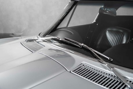 Chevrolet Corvette Stingray SPLIT WINDOW MANUAL FUELIE. FULL RESTO. MATCHING NUMBERS. IMMACULATE. 38