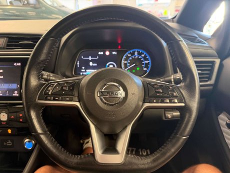 Nissan LEAF 40kWh Acenta Auto 5dr 33