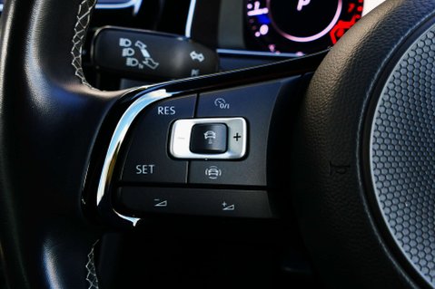 Volkswagen Golf 2.0 Golf R TSi 4Motion Semi-Auto 4WD 5dr 38