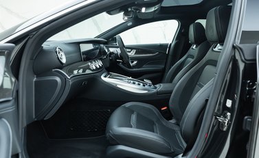 Mercedes-Benz Amg GT 63 S 4-Door 16