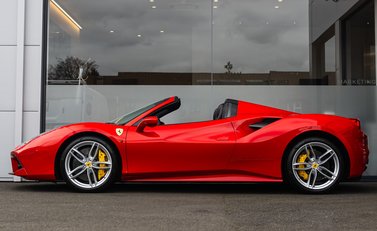 Ferrari 488 SPIDER 3