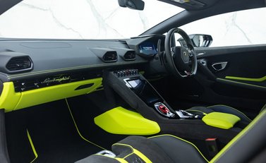 Lamborghini Huracan Tecnica 16