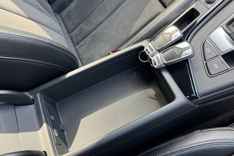Audi A4 TFSI BLACK EDITION MHEV- APPLE CAR PLAY - REVERSE CAMERA 48