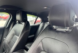 Jaguar XE R-DYNAMIC SE AUTO 26