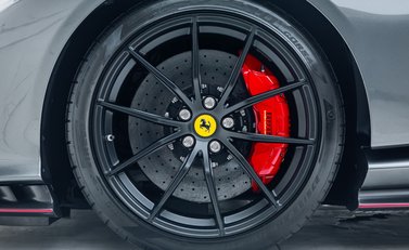Ferrari 812 Competizione 10