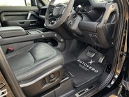 Land Rover Defender V8 37