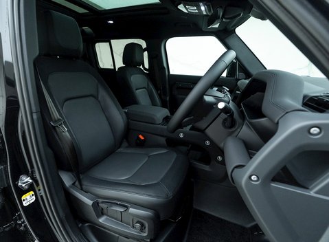 Land Rover Defender 110 X-Dynamic S D300 MHEV 10