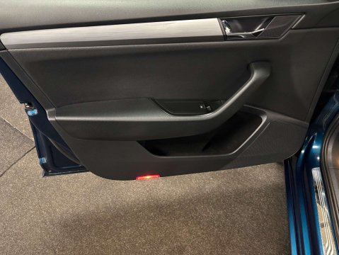 Skoda Superb 2.0 Superb SE L Executive TDI Semi-Auto 5dr 43