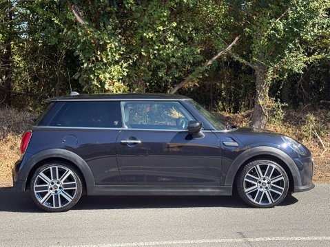 Mini Hatch 1.5 Cooper Exclusive 3dr 17