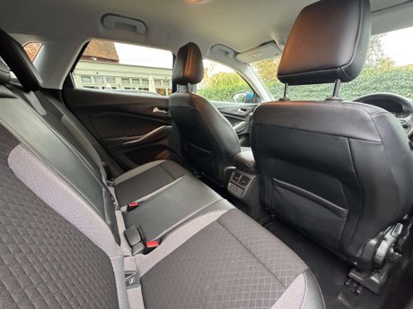 Vauxhall Grandland X 1.2 Grandland X Sport Nav T S/S Auto 5dr 33