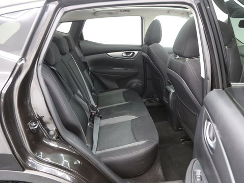 Nissan Qashqai 1.5 dCi N-Connecta Euro 6 (s/s) 5dr 23