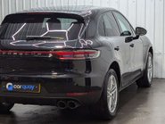 Porsche Macan 2.0 Macan Semi-Auto 4WD 5dr 37