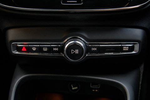 Volvo XC40 T4 R-DESIGN PRO 36